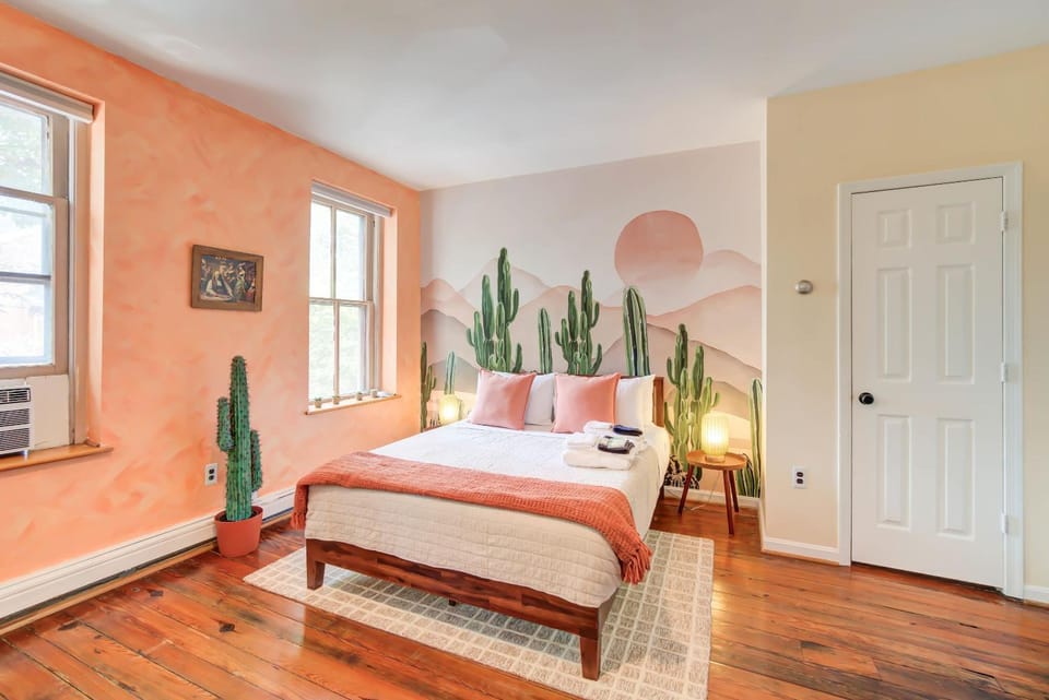 99 Walk Score half Block to King Western Studio Apartment in Alexandria