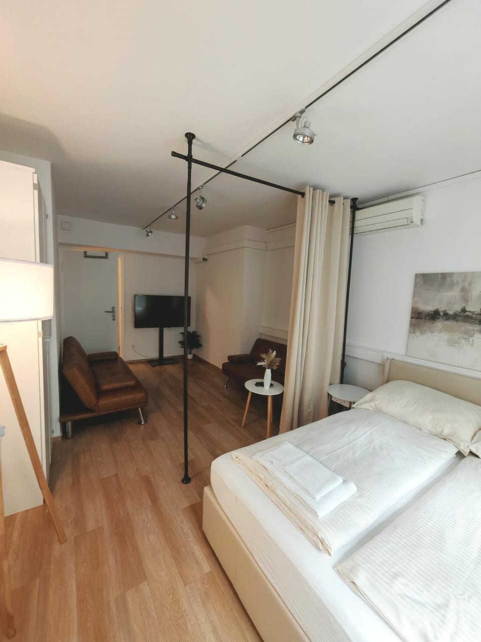 Living room, Photo of the whole room, Bedroom