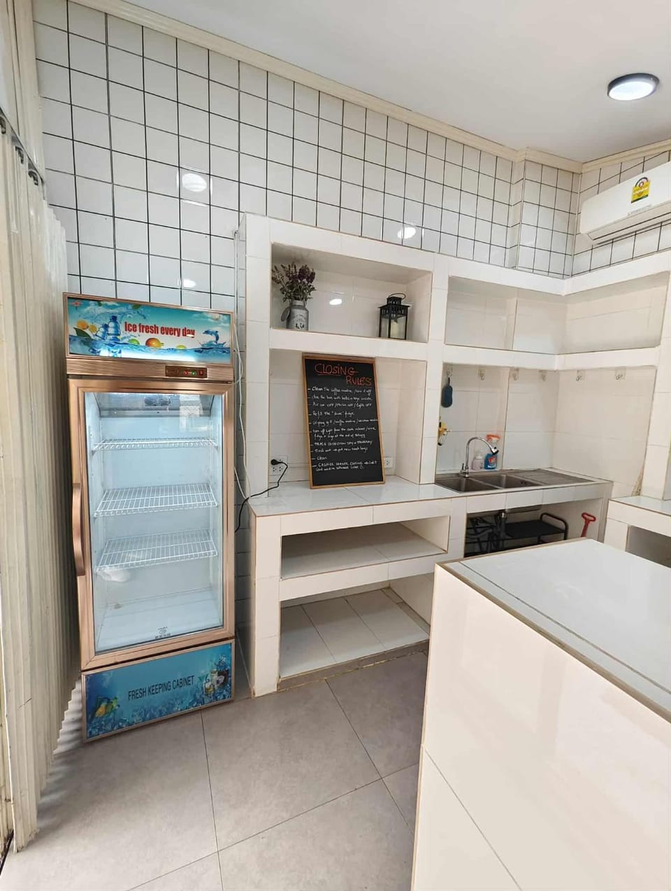 Kitchen or kitchenette