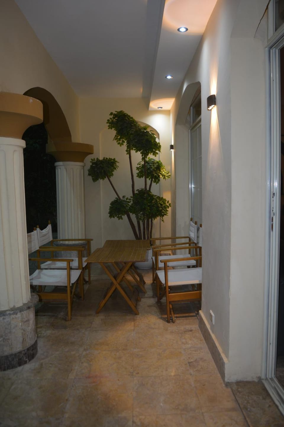 Seating area, Dining area