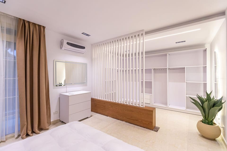 Bedroom, air conditioner