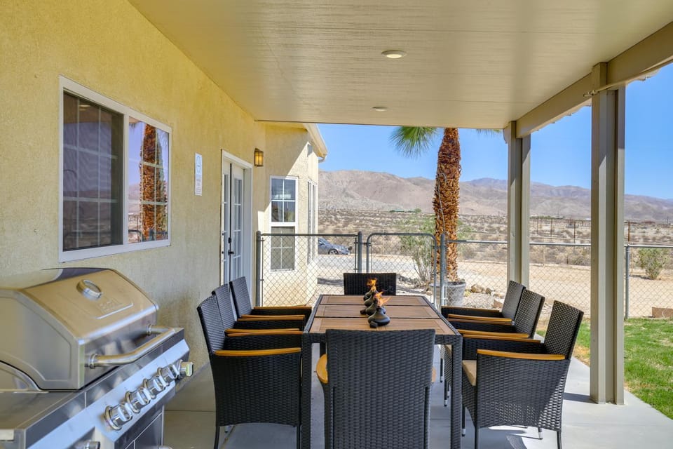 Saltwater Pool & Spa | BBQ: Spacious Desert Gem! House in Desert Hot Springs