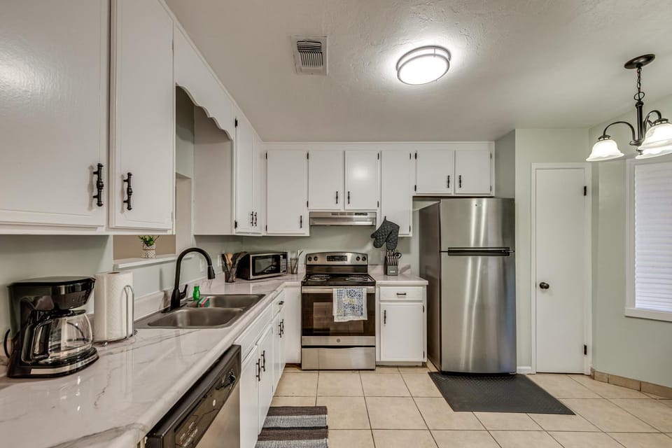 Group-Friendly Rental 5 Mi to Dtwn Tallahassee! Apartment in Tallahassee