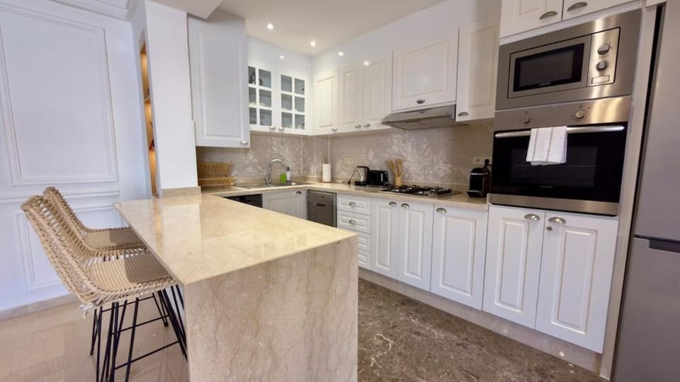 Coffee/tea facilities, Kitchen or kitchenette, Dining area, dishwasher, oven, pet friendly, stove, toaster