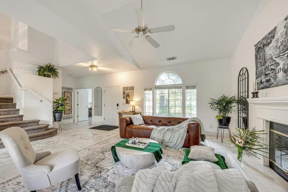 Rudraksha-5BR Luxury,3Bath, NE Fresno, Shopping, Dining, Medical, Tourist Attractions House in Fresno