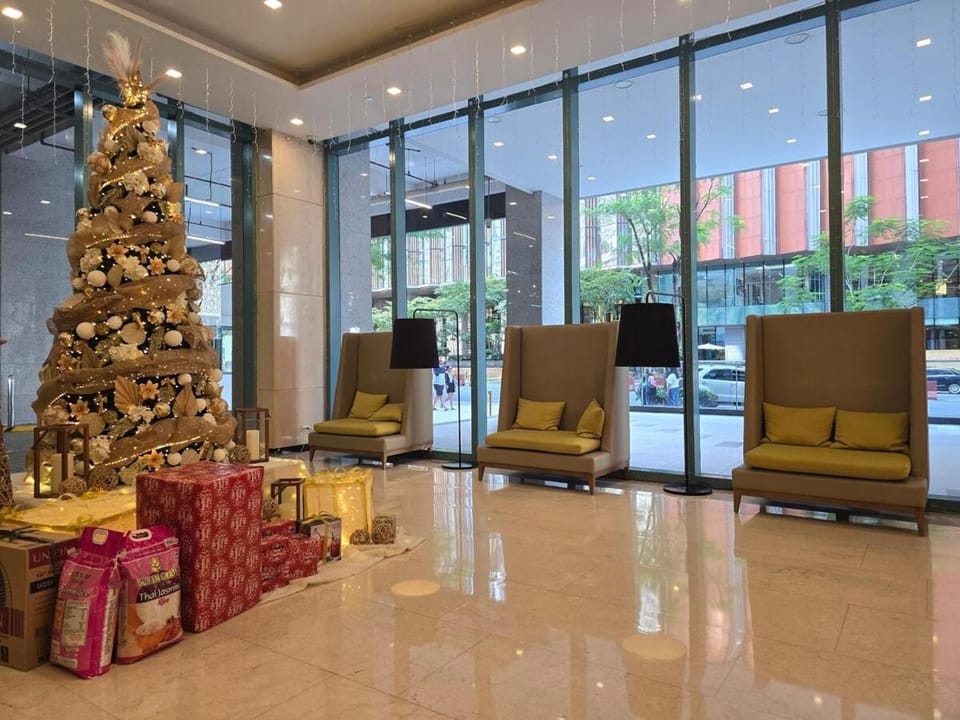 Very Cosy One Uptown near Grand Hyatt Hotel BGC Uptown Mall and St Lukes Medical Center Apartment in Makati