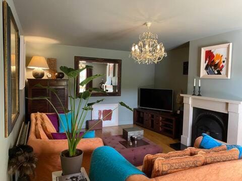 TV and multimedia, Living room, Seating area