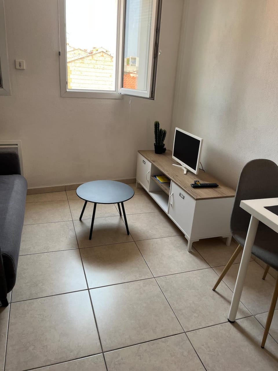 F2 moderne, proche gare, terrasse et parking prive Apartment in Perpignan
