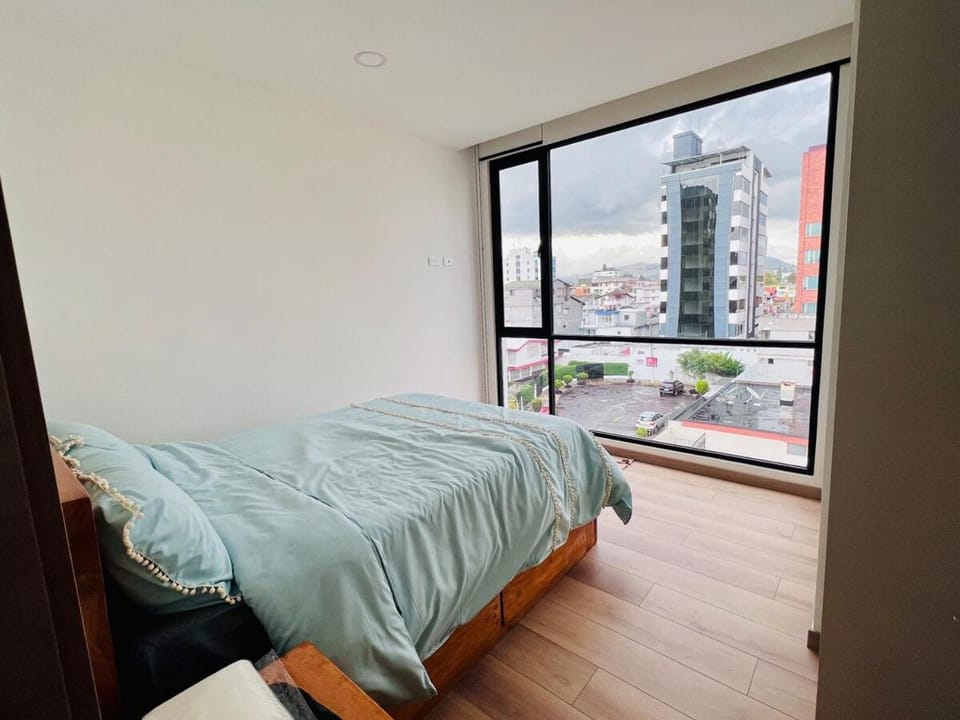 Victoria Luxe Retreat Downtown Sauna BBQ Apartment in Quito