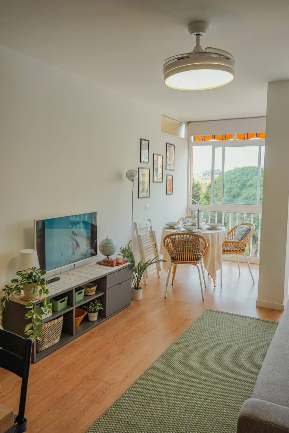 TV and multimedia, Living room, Seating area