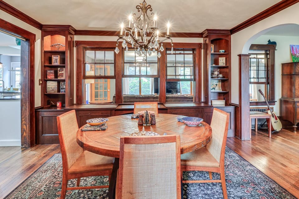 Easy Train Access to NYC! Elegant Family Retreat House in West Orange