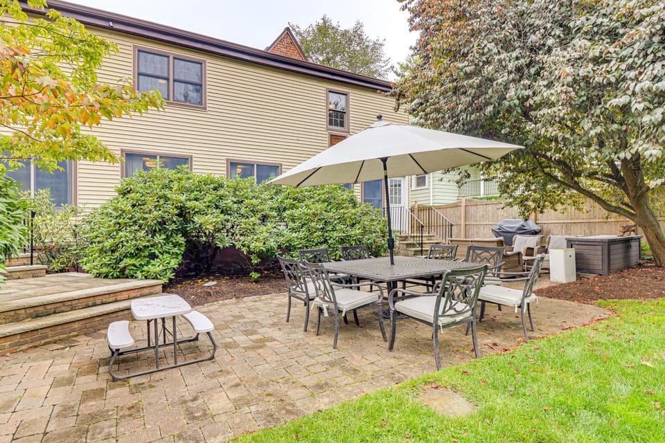 Easy Train Access to NYC! Elegant Family Retreat House in West Orange