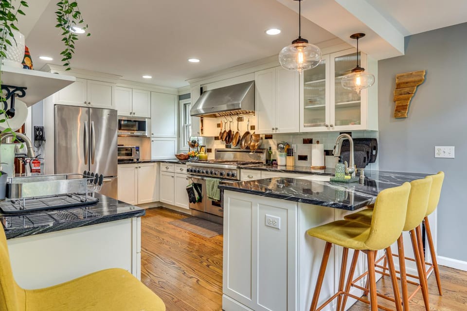 Easy Train Access to NYC! Elegant Family Retreat House in West Orange