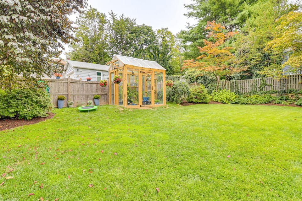 Easy Train Access to NYC! Elegant Family Retreat House in West Orange