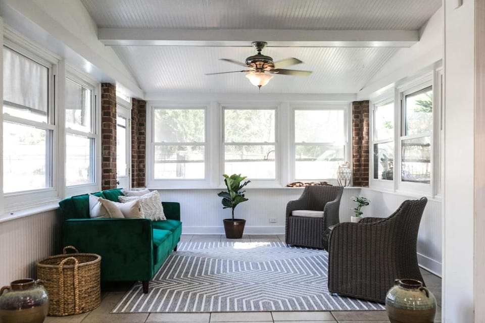 Cozy Home with POOL plus CHEFS kitchen in Prime Area House in Matthews