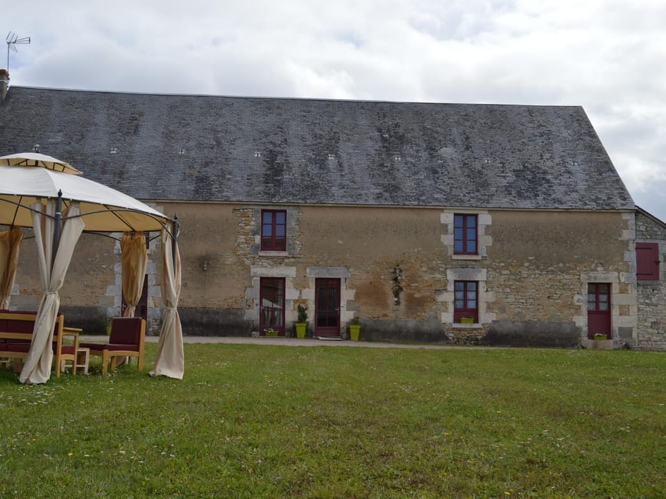 Chambre d'hôte dans ferme rénovée - Nature et confort avec parking - FR-1-591-677 Bed and Breakfast in Centre-Val de Loire