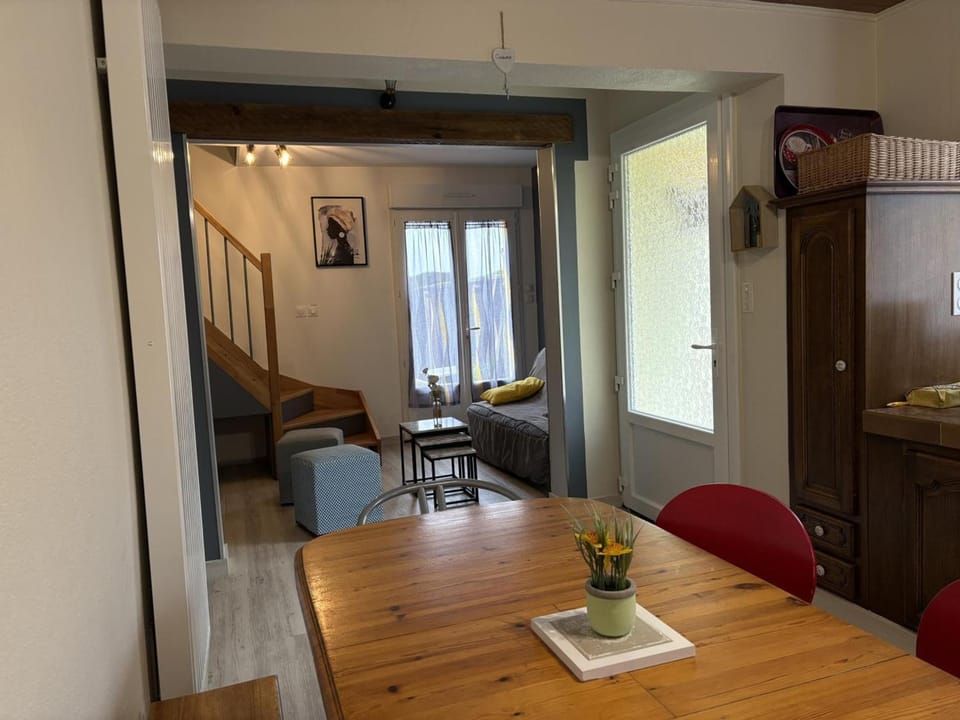 Gîte pour 6 pers avec jardin en Allier, terrasse et climatisation - FR-1-489-588 House in Auvergne-Rhône-Alpes