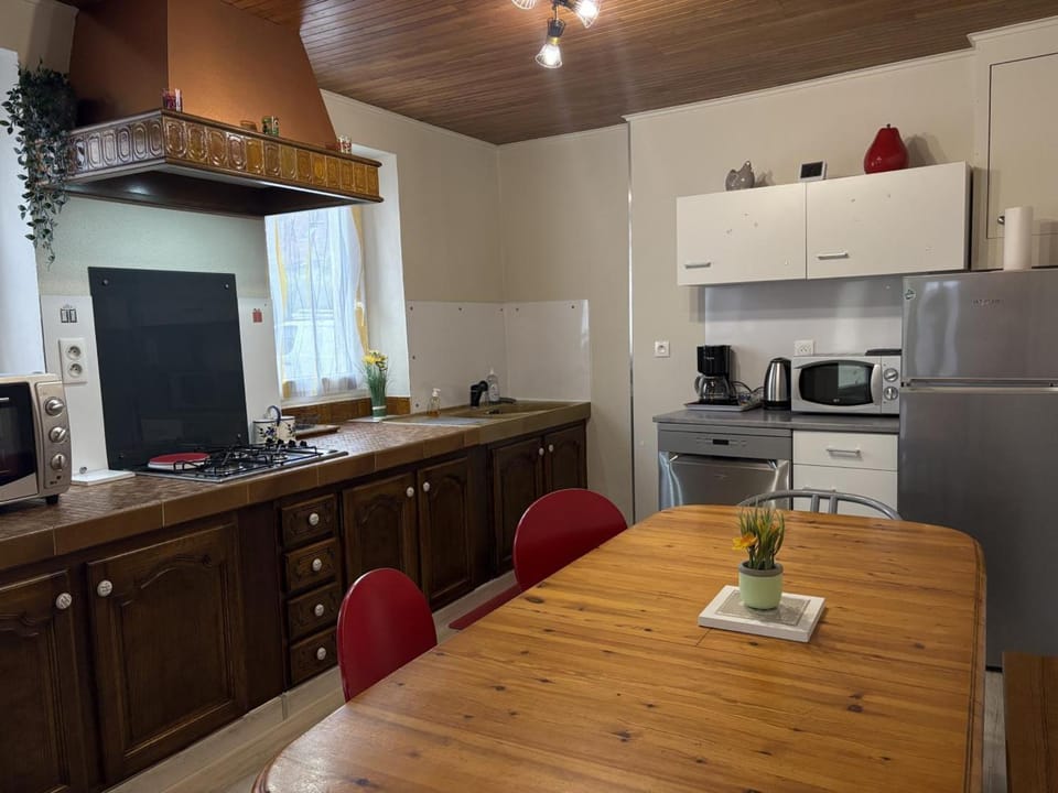 Gîte pour 6 pers avec jardin en Allier, terrasse et climatisation - FR-1-489-588 House in Auvergne-Rhône-Alpes