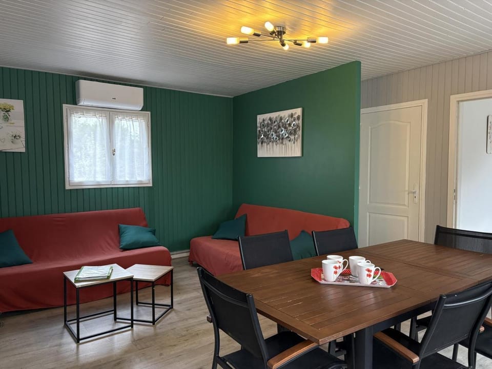 Gîte champêtre avec piscine couverte en Auvergne - FR-1-489-590 House in Auvergne-Rhône-Alpes
