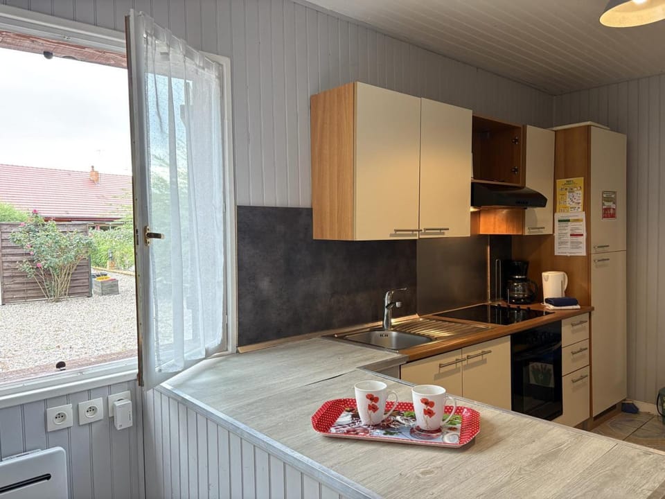 Gîte champêtre avec piscine couverte en Auvergne - FR-1-489-590 House in Auvergne-Rhône-Alpes