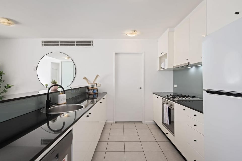 Stylish 2BR Apt Overlooking Darling Harbour Apartment in Sydney