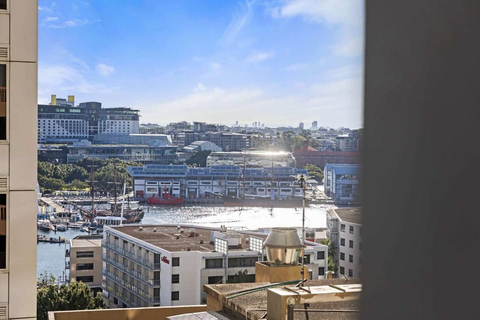 Stylish 2BR Apt Overlooking Darling Harbour Apartment in Sydney