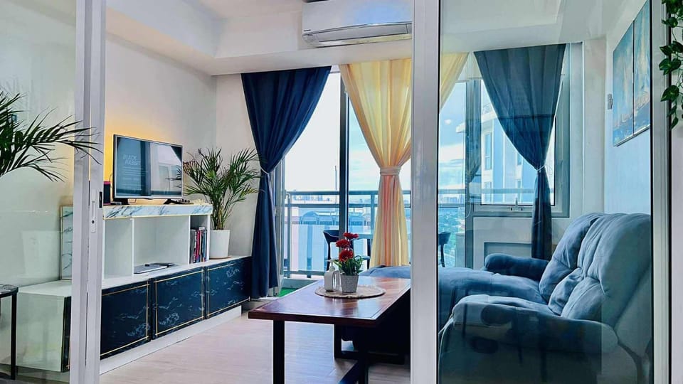L A Azure staycation Apartment in Paranaque