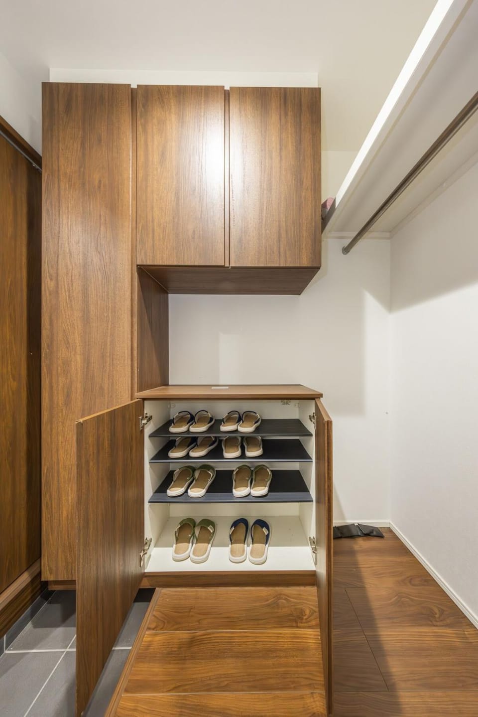 9-min walk to Ikebukuro Station, 1-min walk to Kanamecho Station Max 8 guests 70 sqm Free parking Direct access to Shinjuku, Shibuya, Ueno Apartment in Japan
