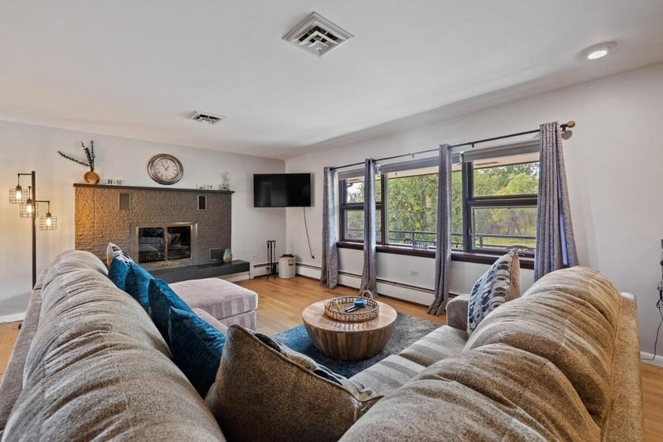 TV and multimedia, Living room, Seating area