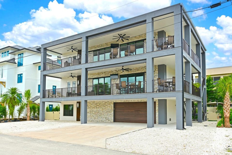 Luxury Top-Floor Retreat - Siesta Key House in Siesta Beach