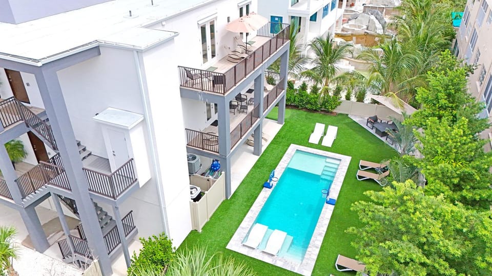 Luxury Top-Floor Retreat - Siesta Key House in Siesta Beach