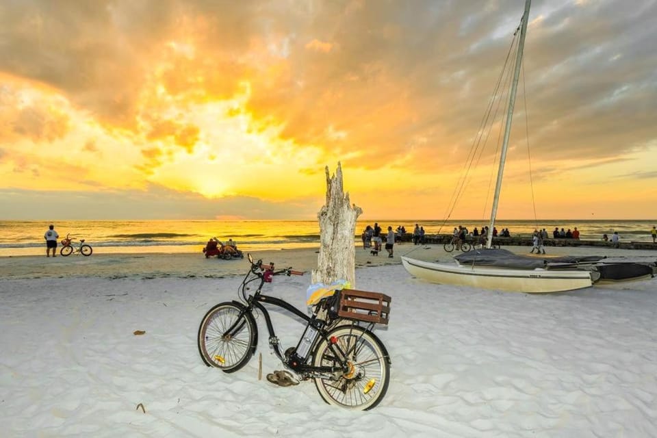 Entire Siesta Key Beach House - 6 BR, Pool & Ocean Access House in Siesta Beach