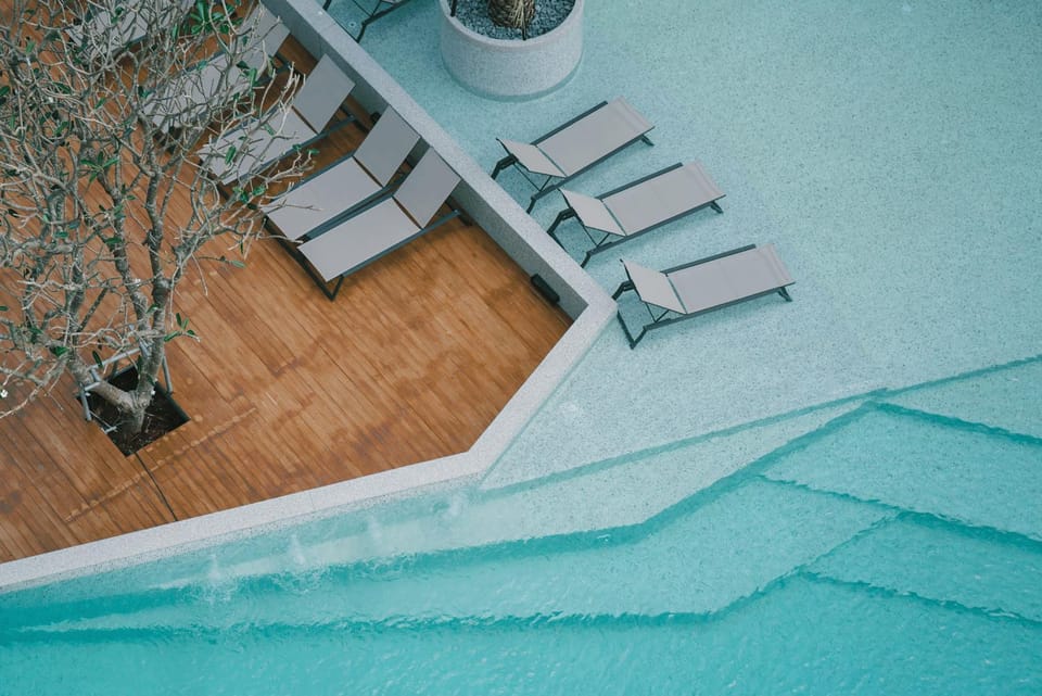 Swimming pool, sunbed