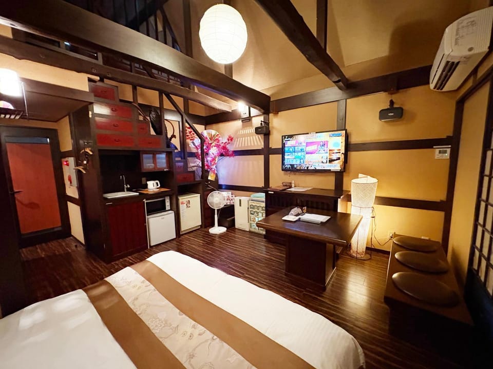 Bed, Evening entertainment, Bedroom, air conditioner
