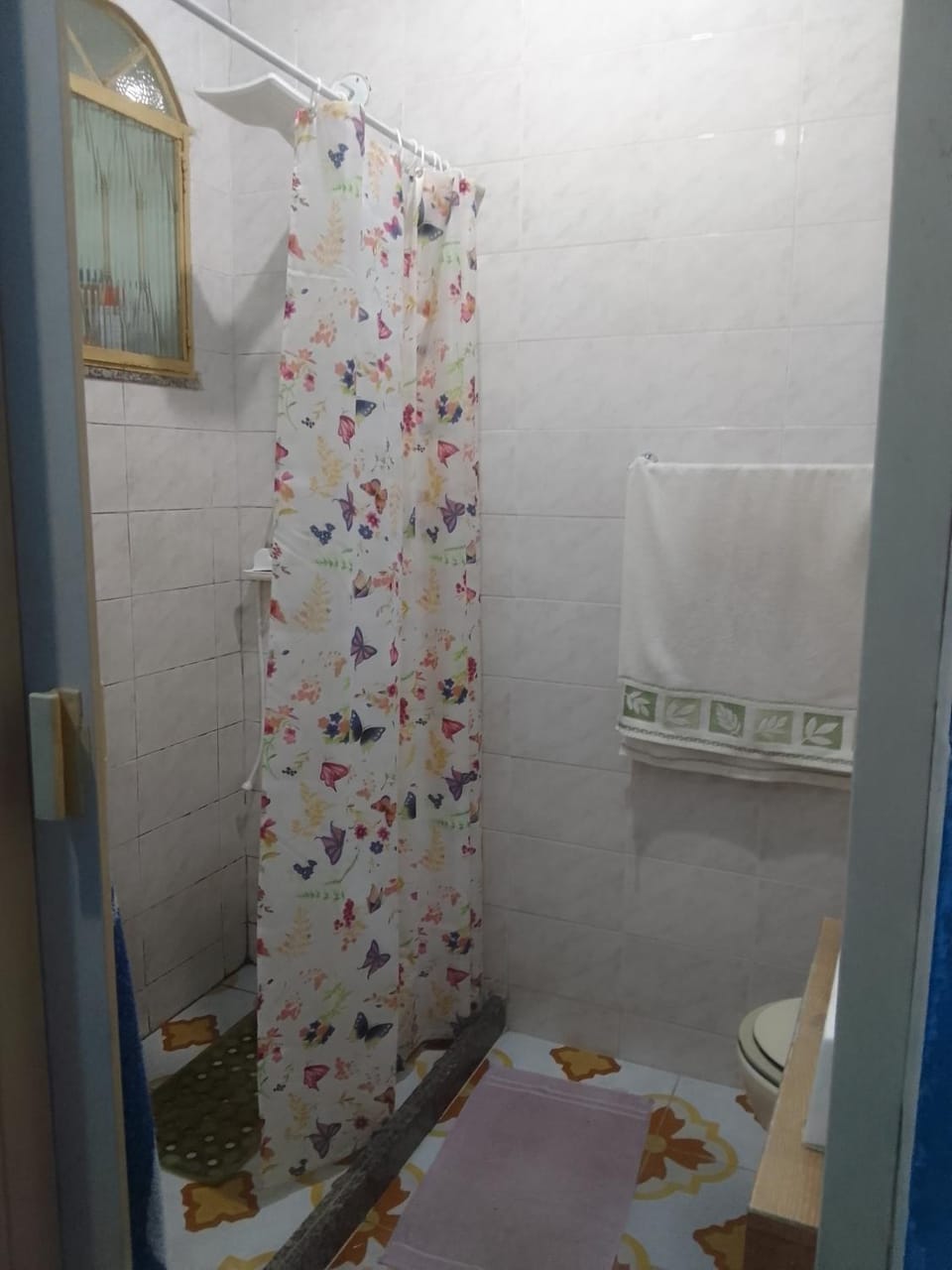 Shower, Toilet, Bathroom, towels