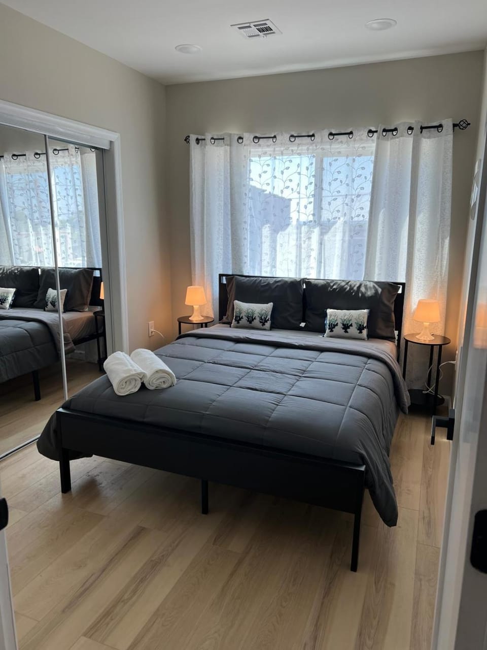Bed, Photo of the whole room, Bedroom, towels