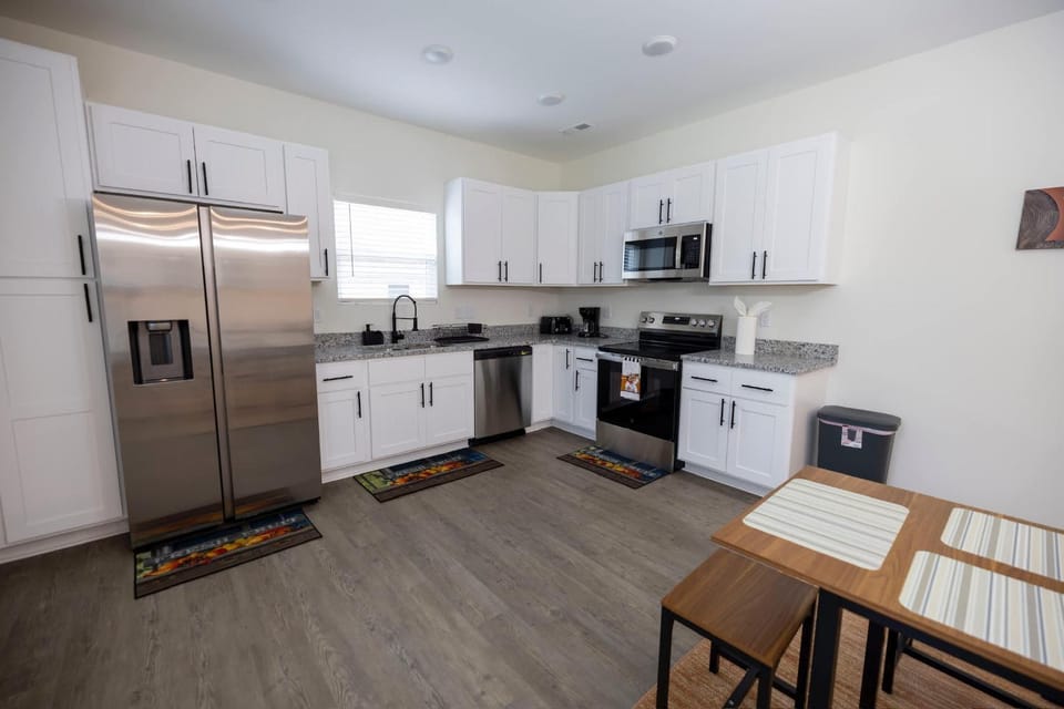 4 Min to Downtown - 10 Min to Elon - Washer and Dryer House in Graham