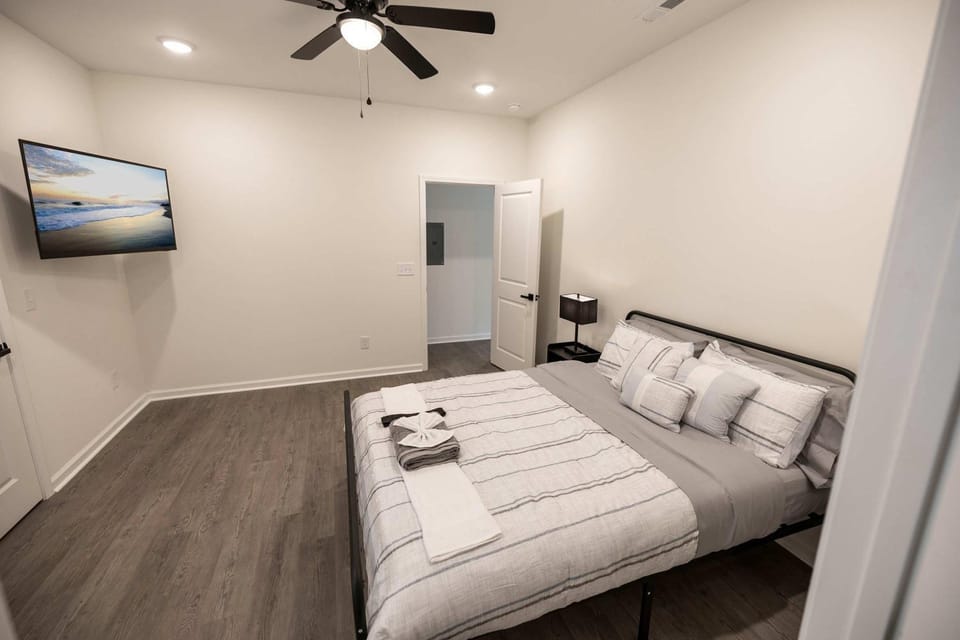 4 Min to Downtown - 10 Min to Elon - Washer and Dryer House in Graham