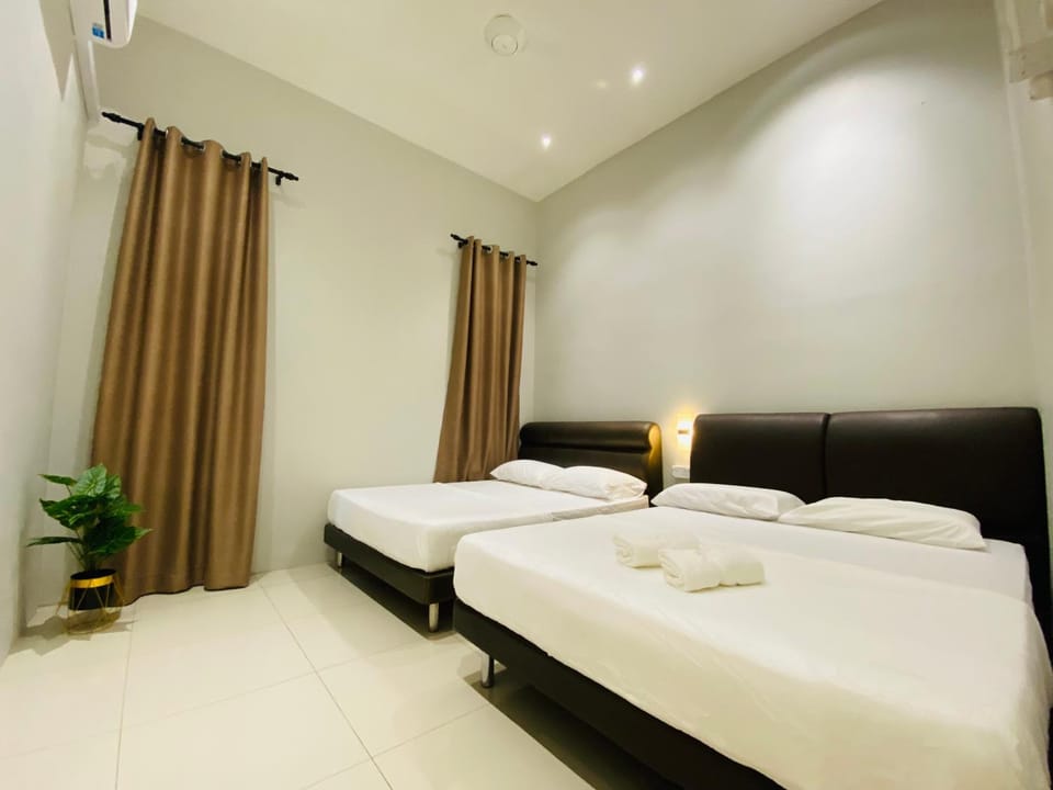 Bed, Photo of the whole room, Bedroom, towels, air conditioner
