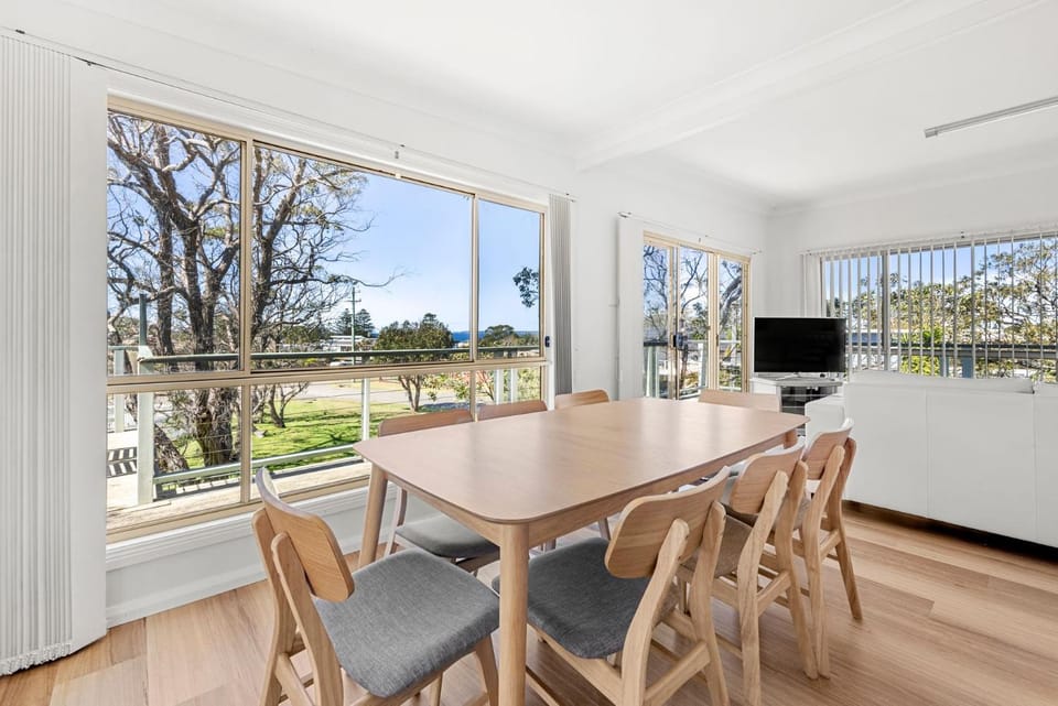 Ocean Echoes - Pet Friendly with Ocean Glimpses House in Culburra Beach