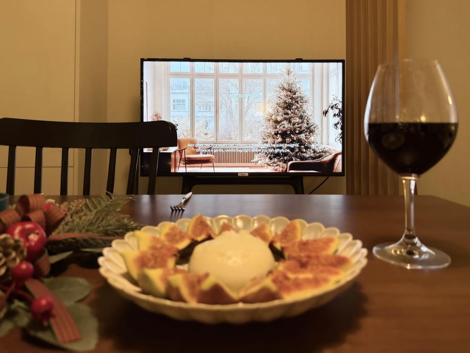 Communal lounge/ TV room, Dining area