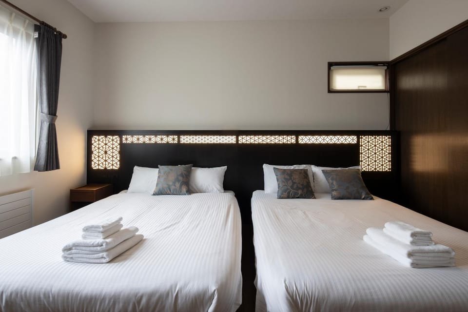 Bed, TV and multimedia, Bedroom