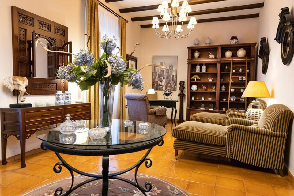 Library, Living room, Seating area