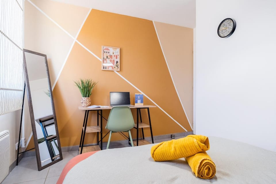 Bed, Bedroom, currency exchange