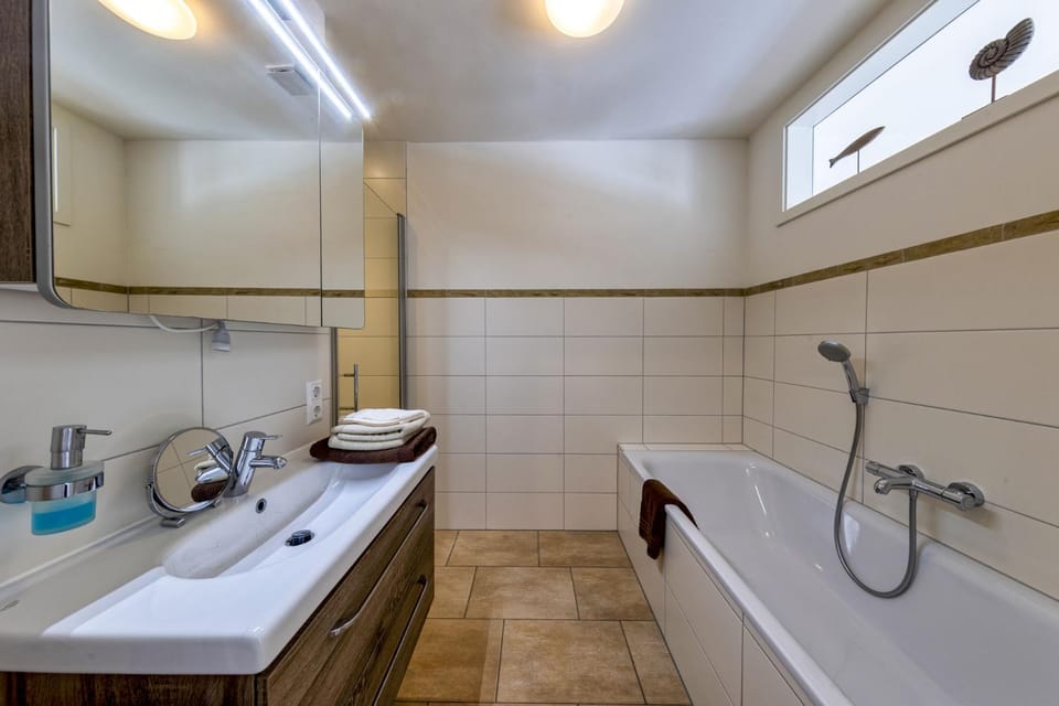 Shower, Bathroom, Bath, towels