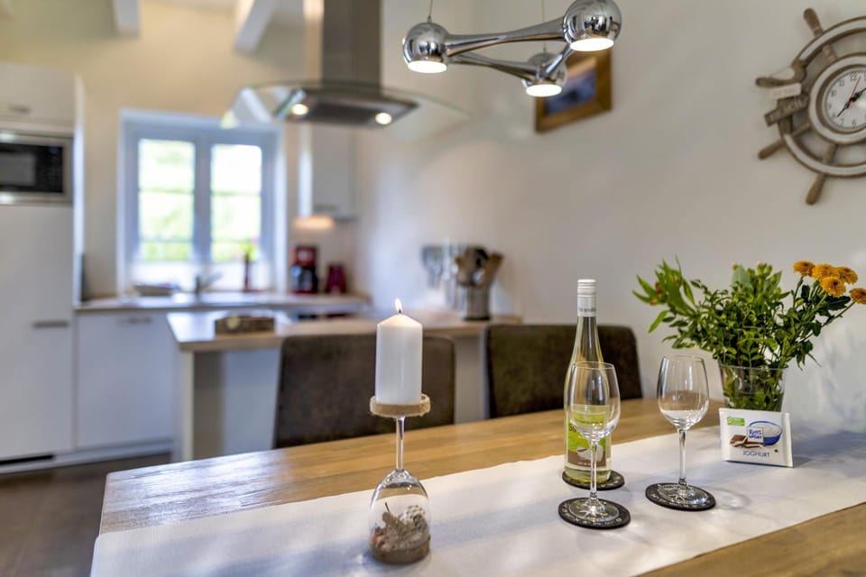 Kitchen or kitchenette, Dining area, pet friendly