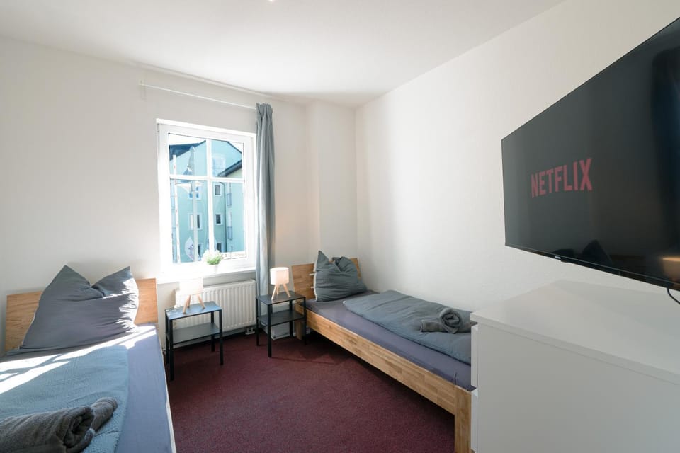 Bed, TV and multimedia, Bedroom, wardrobe