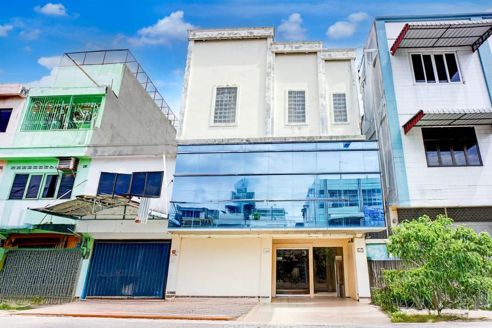 Facade/entrance