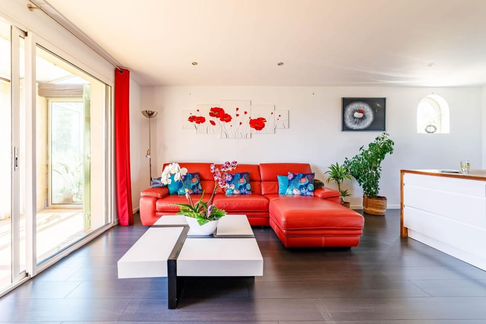 Apartment with pool and garden Apartment in Lorgues