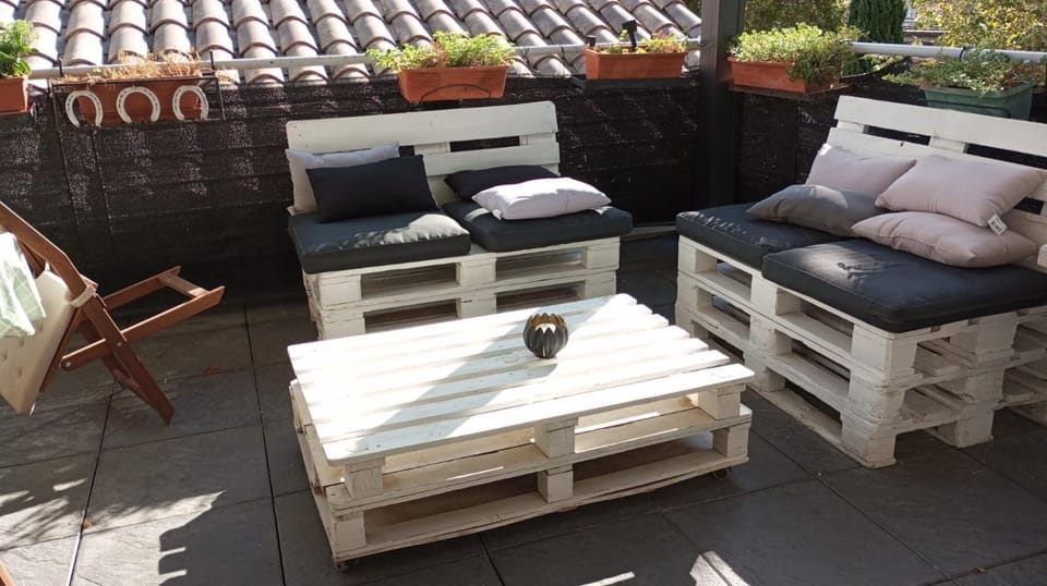 Étage prive avec Chambre, salle de bain, terrasse Vacation rental in Avignon